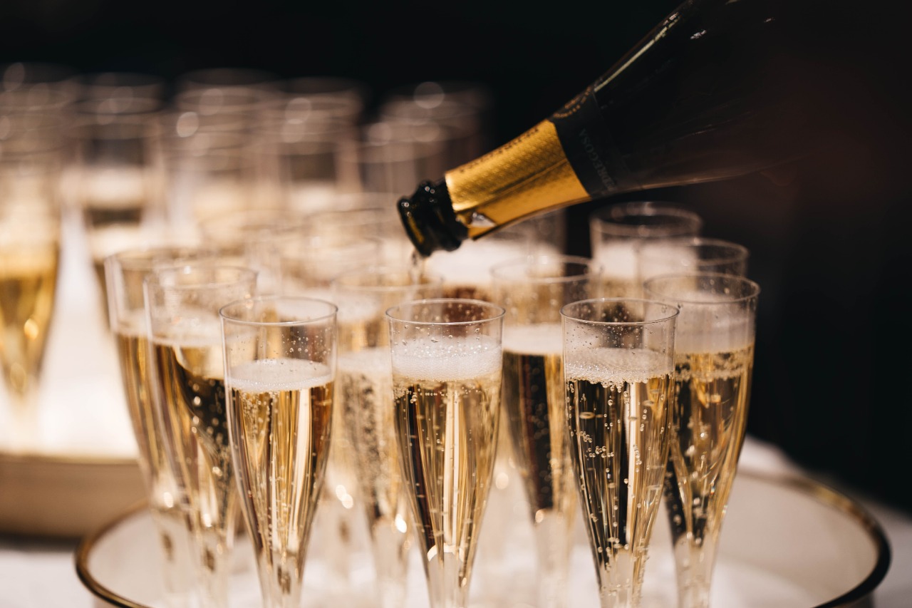 Купить Все о шампанском: история возникновения, производство, виды в Санкт-Петербурге